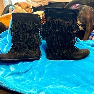 Black fringe boots